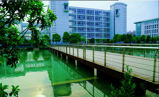 ���ղ�óְҵѧԺ��ô���Ǽ�����������?ѧԺ����������ٷ�����?