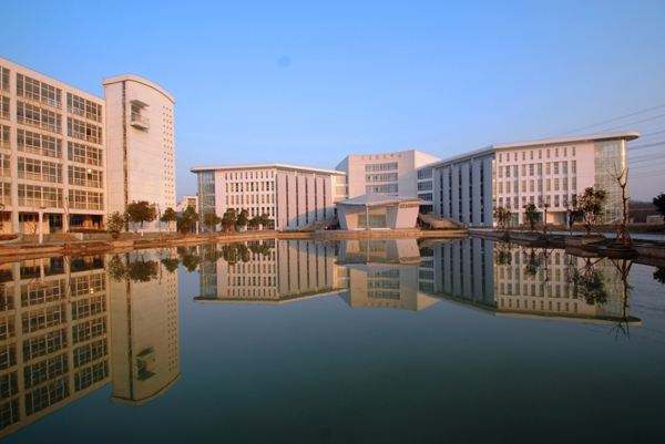 ���ղ�óְҵѧԺ��ô���Ǽ�����������?ѧԺ����������ٷ�����?