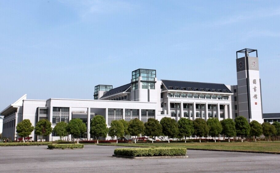 南京晓庄学院是几本是211吗?学院好不好是什么档次?一年学费多少