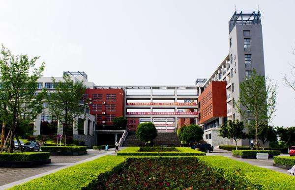 重庆建筑工程职业学院评价如何?排名第几?好就业的专业宿舍环境