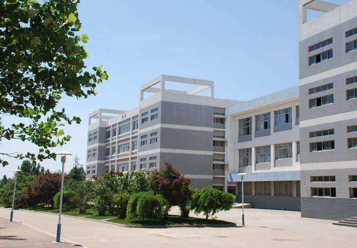 ɽ����Ϣְҵ����ѧԺ�ò���У����ô����ѧУ�Ǽ�����ѧ��������