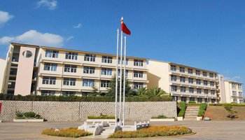 云南新兴职业学院是公办还是民办?怎么样?排名第几?学费多少?