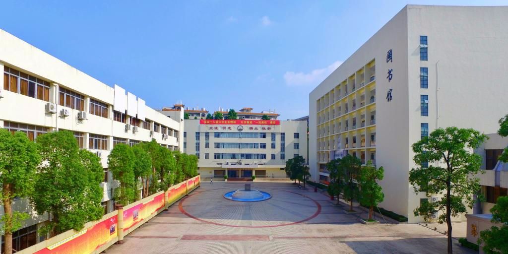 ��ɽ���ְҵ����ѧԺ��3a����3b����ô����ѧ�Ѷ������ỷ�����