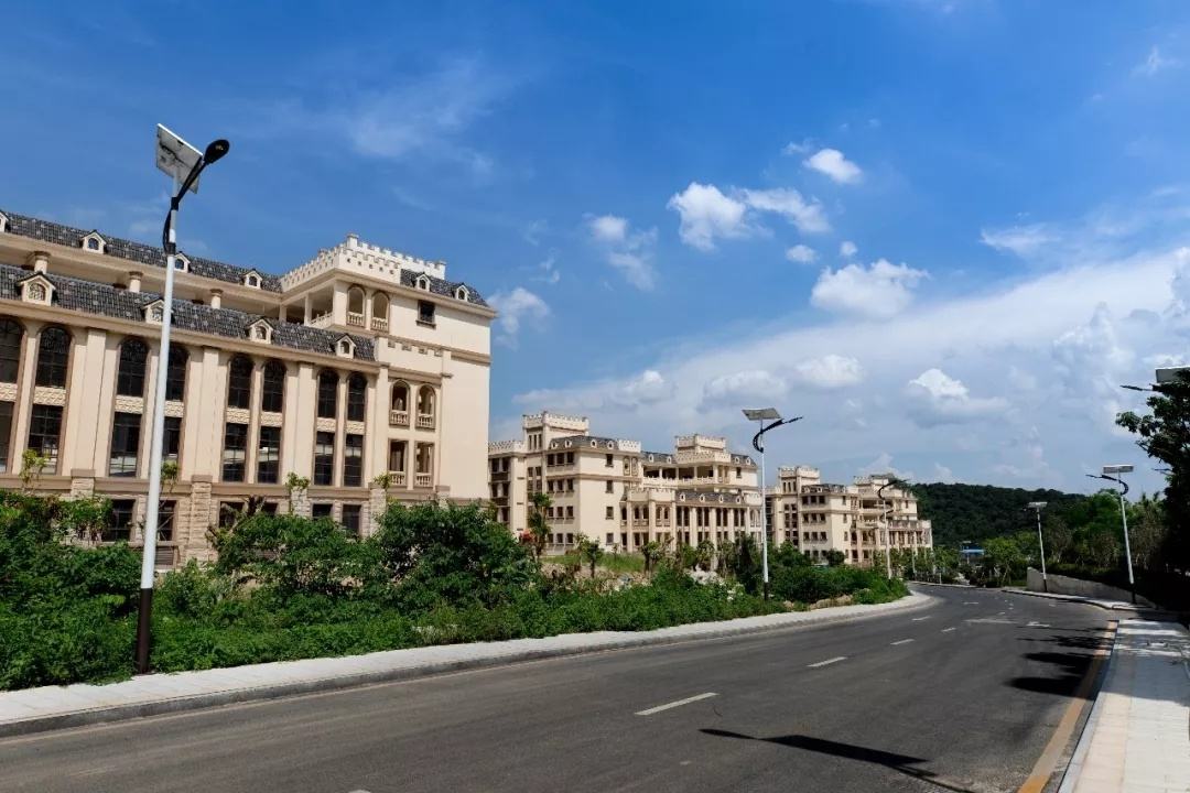 �㶫����ְҵѧԺ�ò����Ǳ�����ʦ���������أ�һ��ѧ�Ѷ��٣�