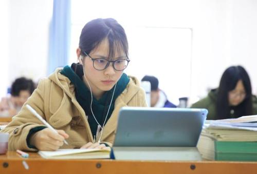 女生考研的利弊都有哪些?读研对一个女生的影响怎么样差别大吗