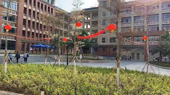 广州华南商贸职业学院是大专吗?怎么样?有几个校区学费多少贵吗