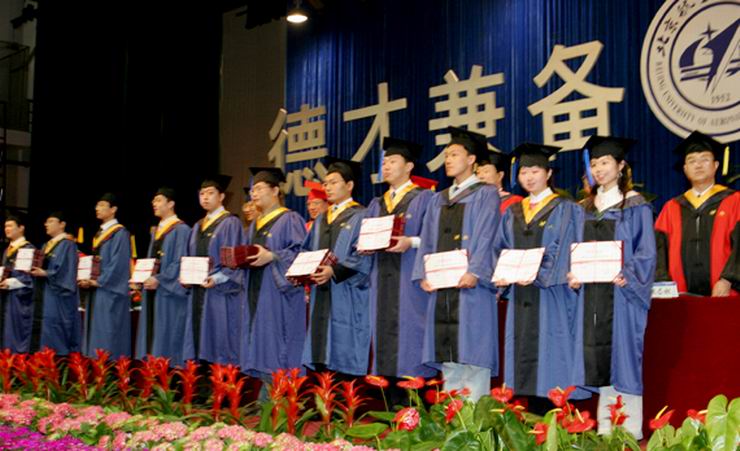 一个导师带几个研究生?研究生导师为什么喜欢问学生家境有隐情吗