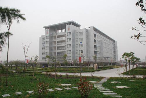 皖西卫生职业学院是大专吗?师资力量怎样?特色专业宿舍环境如何