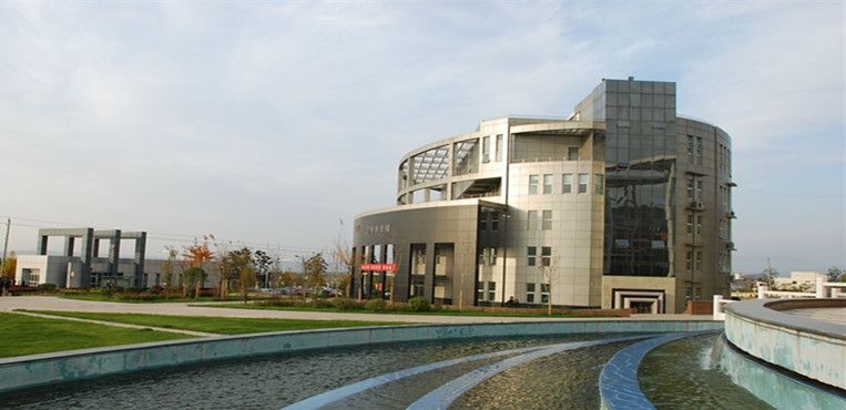 郑州城市职业学院是公办的吗?学费多少?宿舍环境如何及就业前景