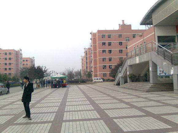 四川航天职业技术学院怎么样学费一年多少?详细地址在哪宿舍条件