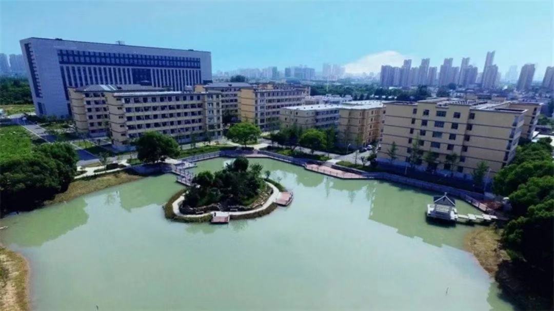 安徽工业经济职业技术学院教学质量怎样?是民办的吗排名第几宿舍