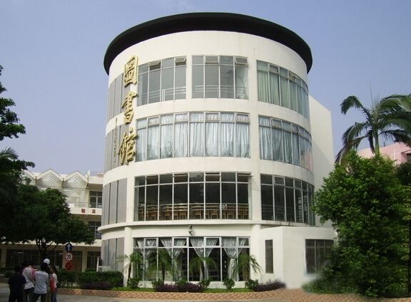 广东文艺职业学院师资力量怎样?是公办的吗?学费多少?宿舍环境