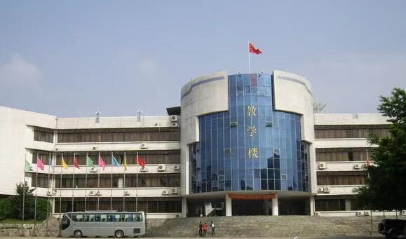 广东文艺职业学院师资力量怎样?是公办的吗?学费多少?宿舍环境