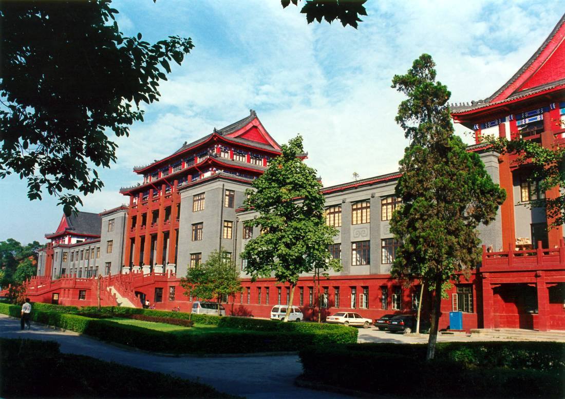 四川省大學(xué)體育競技巔峰