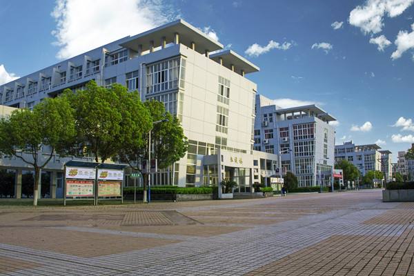 江西现代职业技术学院师资力量如何?学费多少?宿舍环境怎么样?