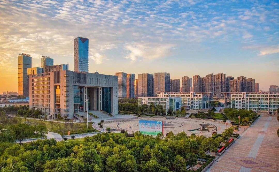 江西现代职业技术学院师资力量如何?学费多少?宿舍环境怎么样?