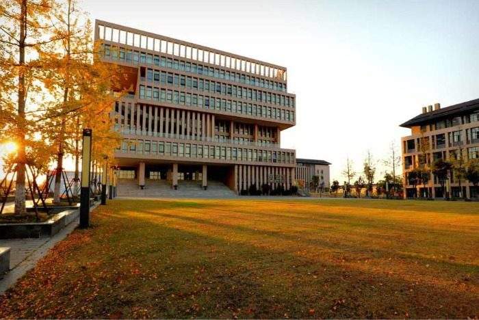 安徽信息工程学院是几本?是公办的吗?就业率高吗?学费多少
