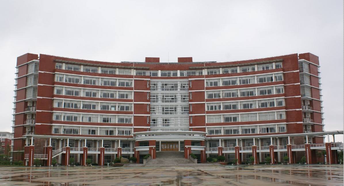 青岛职业技术学院在哪?哪个专业最好?就业率高吗?学费多少?