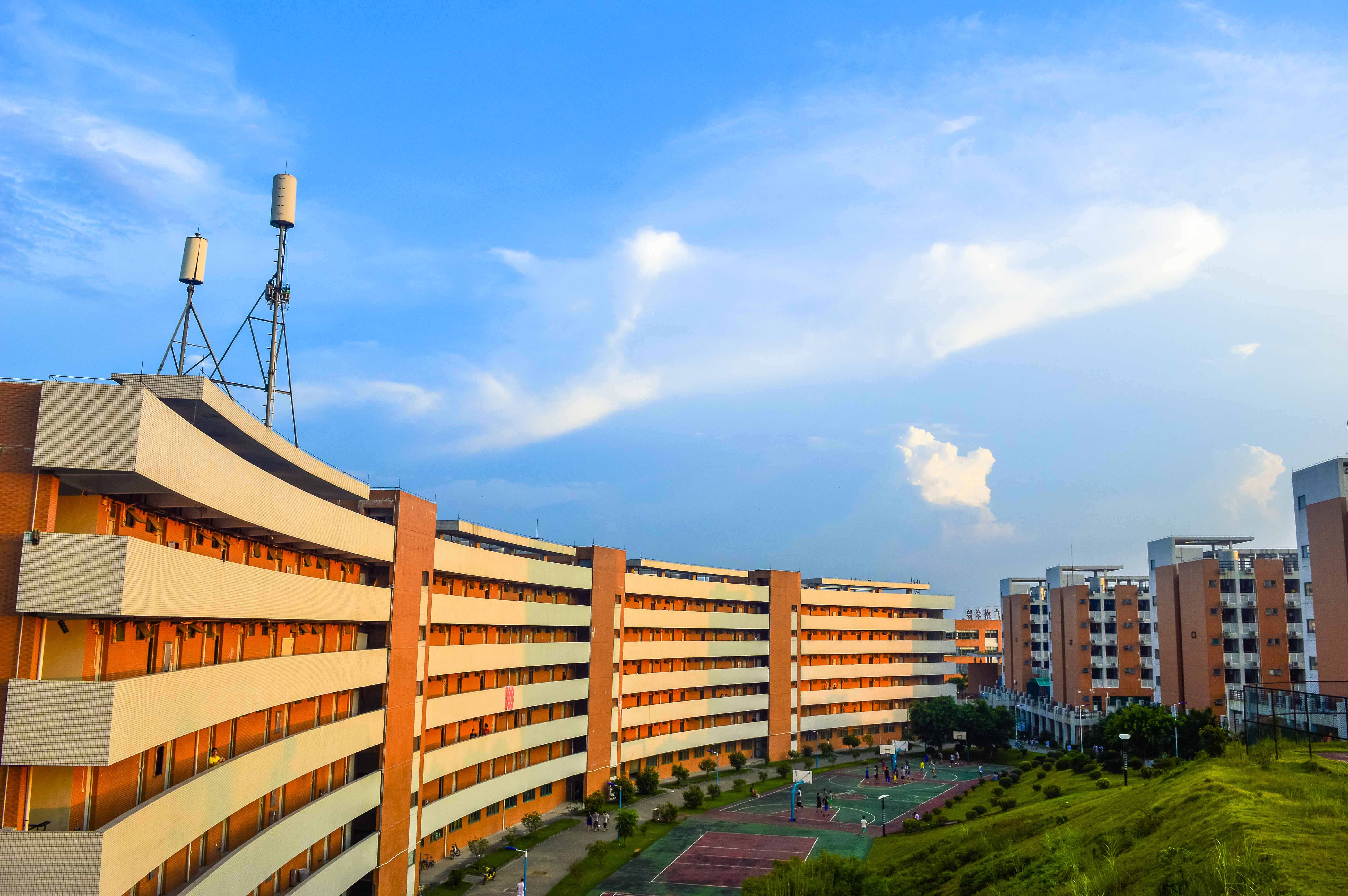 让大学新生平稳完成心理“成人礼”