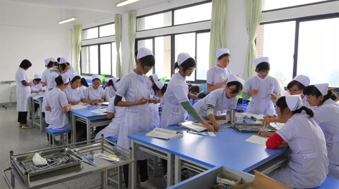 社区康复专业就业前景如何?社区康复专业学什么可以报考哪些院校