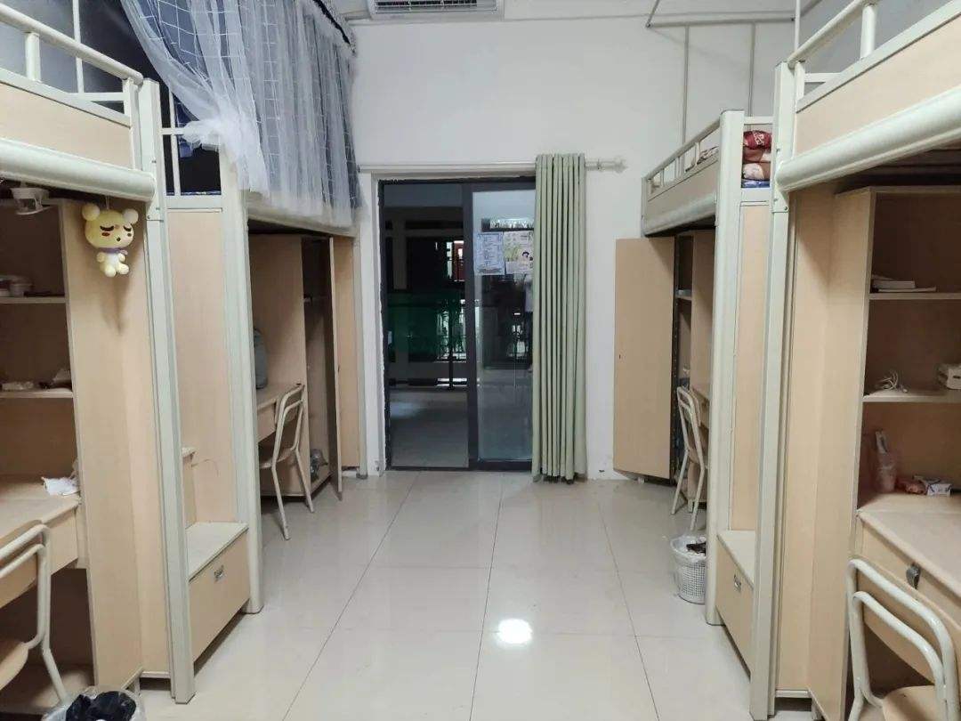 四川卫生康复职业学院宿舍条件好不好?学费多少有哪些