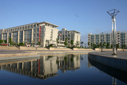 江西现代职业技术学院是本科吗公办吗?师资排名揭秘?学费贵吗?