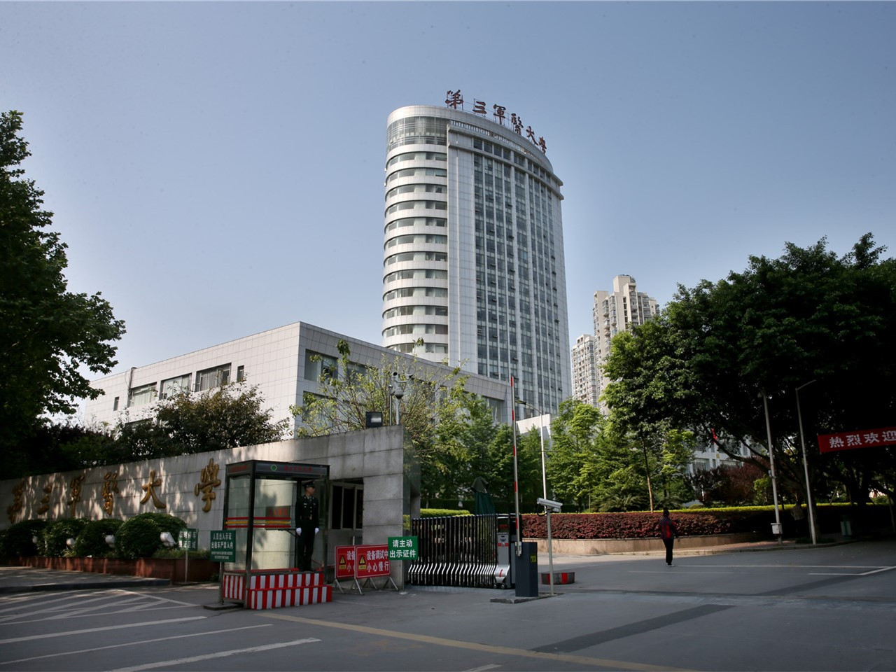 陆军军医大学厉害吗分数线多少?陆军军医大学有无军籍毕业去向呢