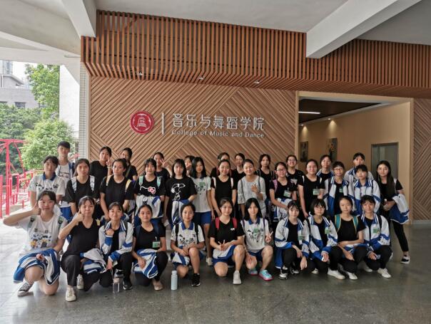 广东文艺职业学院算好学校吗学费多少?广文艺和广外艺哪个好揭秘