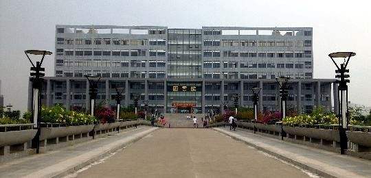 �㶫��ѧ����ְҵѧԺ�ǹ��������ô�����м���У��һ��ѧ�Ѷ���