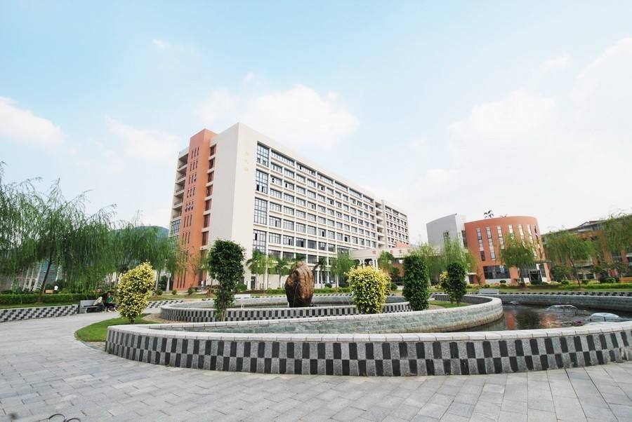 厦门华厦学院是大专吗?一年学费多少?排名第几?2023录取分数线