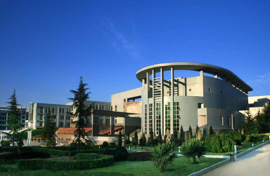 贵州工程应用技术学院排名全国第几?学费一年多少宿舍条件好吗?