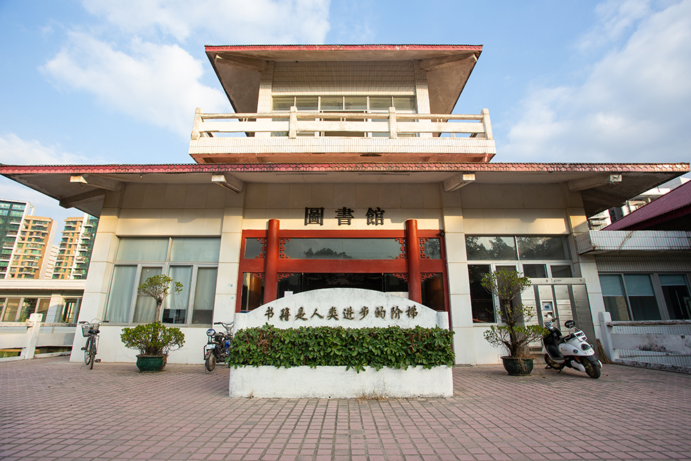 广东亚视演艺职业学院是公办的吗?宿舍条件如何?一年学费多少?