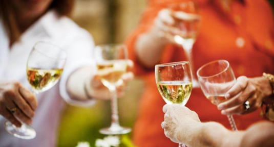 简单大气的敬酒话你知道几句?酒桌上最实用的20个喝酒词语盘点