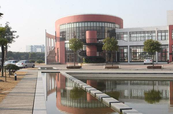 上海工艺美术职业学院怎么样学费多少?具体地址在哪宿舍条件好吗