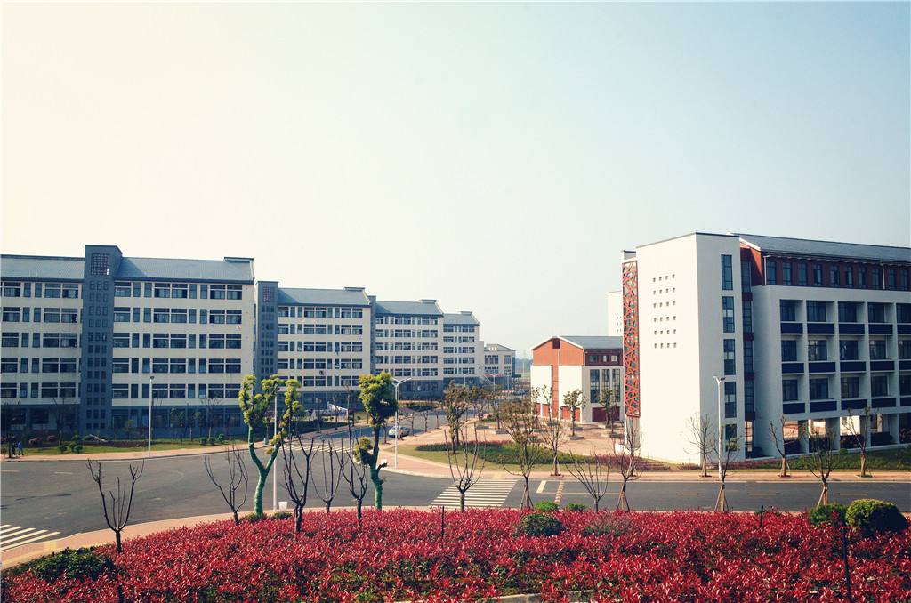 ����ְҵ����ѧԺ������ô���������ڼ���ѧ��һ����٣�