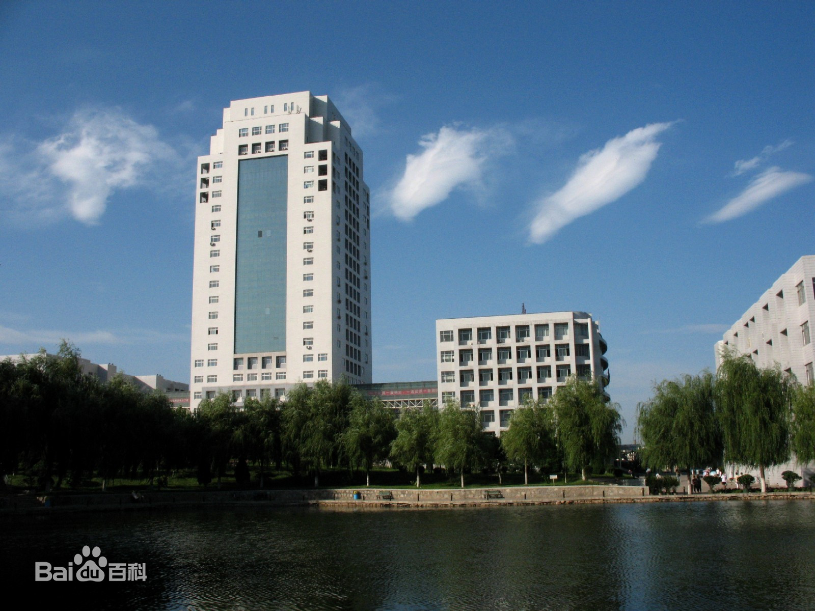 北邮大学是985吗排名全国第几?最好的专业是什么一年学费多少?
