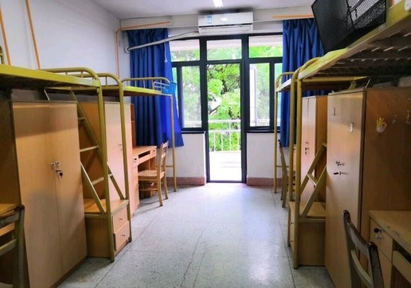 1660195960472575.jpg 上海海关学院宿舍条件怎么样?有空调吗(附宿舍真实内景图片)