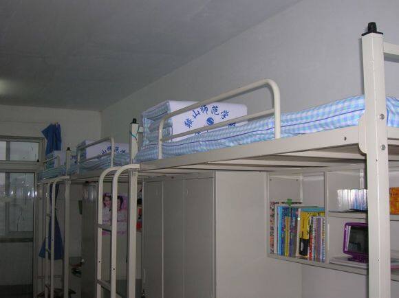 166357653814756.jpg 鞍山师范学院宿舍条件怎么样?有空调吗(附宿舍最新照片)