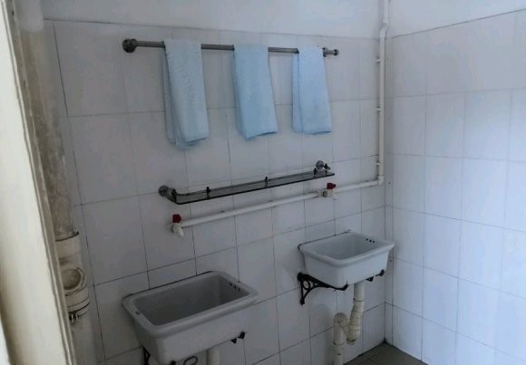 1665300351902743.jpg 贵州中医药大学时珍学院宿舍条件怎么样?有空调吗(宿舍真实图片)